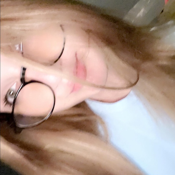 Meet your Posher, Julia - Picture 1 of 1